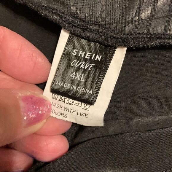 SHEIN size 4XL curve reptile print very soft and silky feeling - Picture 5 of 8